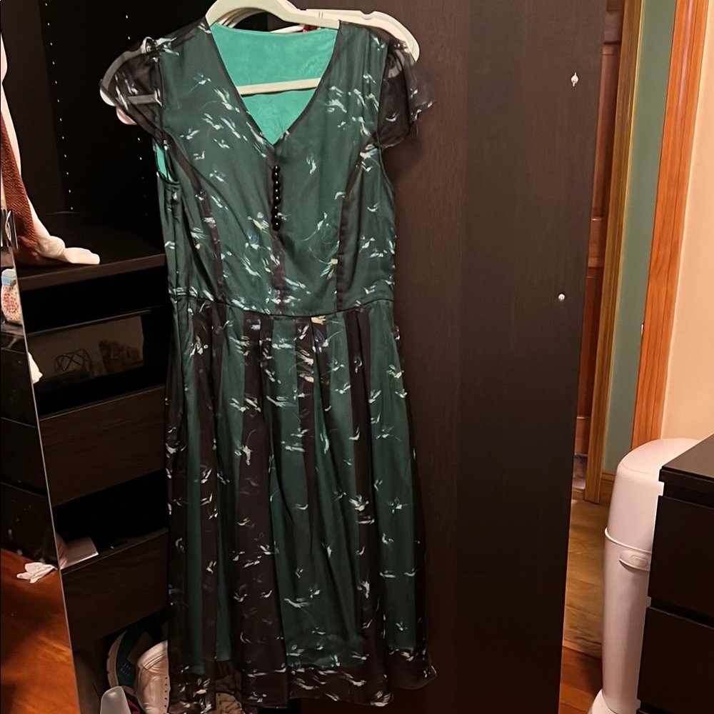 Elegant Green Dress with Bird Print